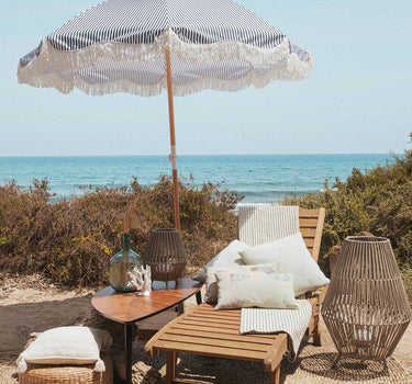 Parasol vintage rayé bleu marine avec franges ø180 x 230.